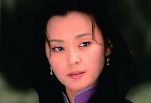 梁爱琪15岁参军做过主持出过书亲爱的热爱的中扮李现后妈