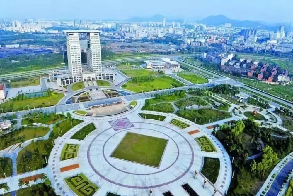 这就是铜陵,尽管铜陵在整个安徽省知名度较低,却无疑是发展最快的城市