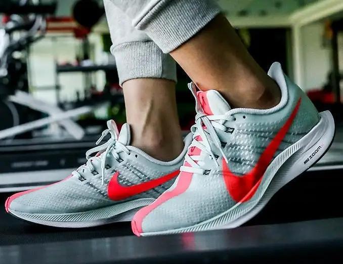 nike超级飞马,好像真的能满足跑者的速度幻想