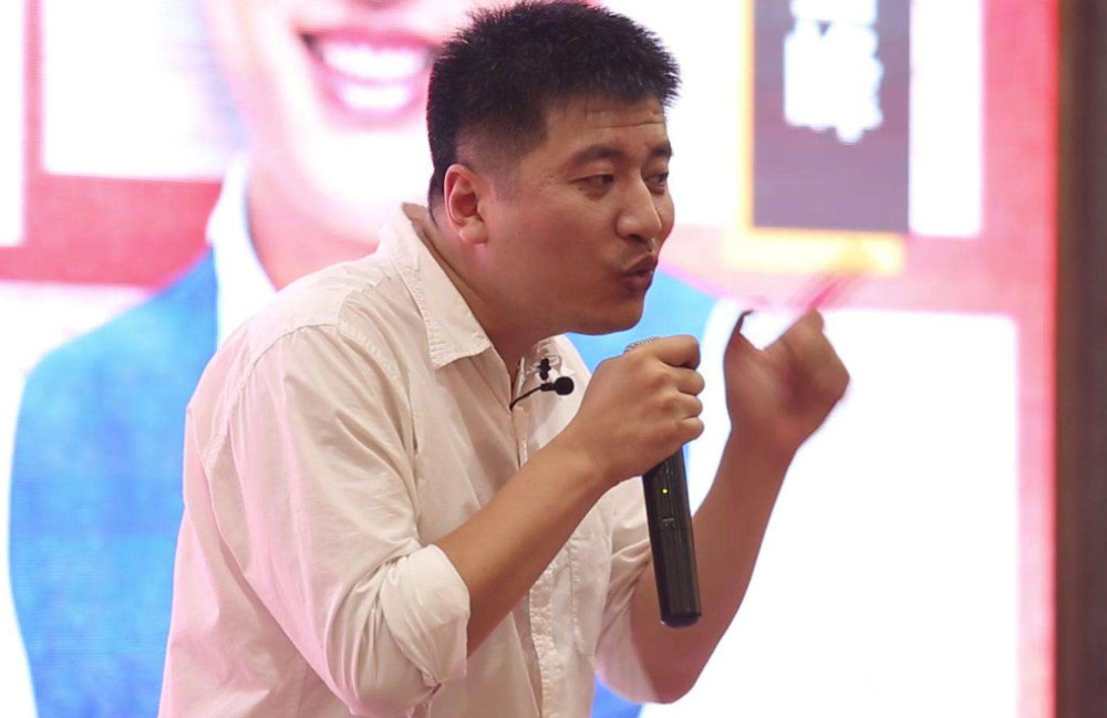 张雪峰:本科学历很难找工作,读研后身价大涨的