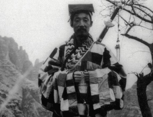 乱世菩提不问世,老君背剑