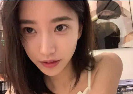 腐团儿素颜照流出,看清真实颜值后,网友直呼:我的"女神"呢
