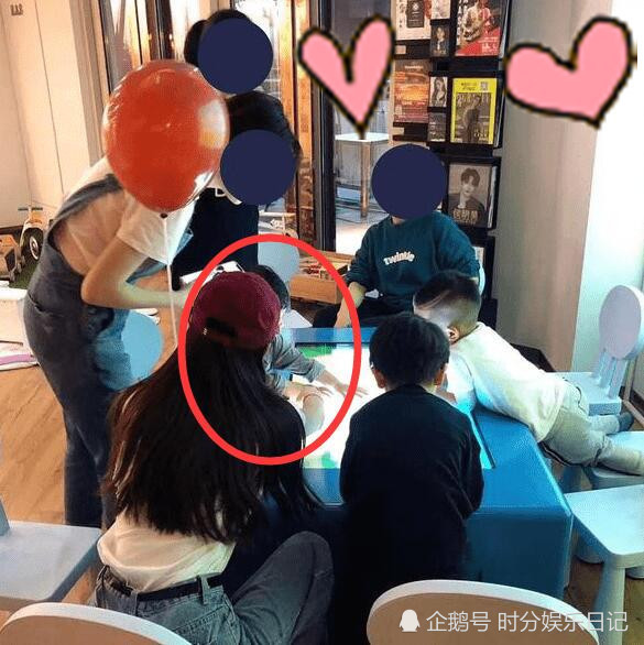 杨颖带小海绵春游,被网友拍到小海绵的长相,网友炸锅