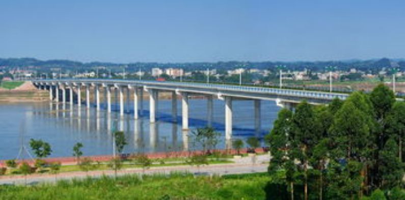 在这座桥建成以前,乐山的跨河大桥只有两座:岷江一桥,岷江二桥.