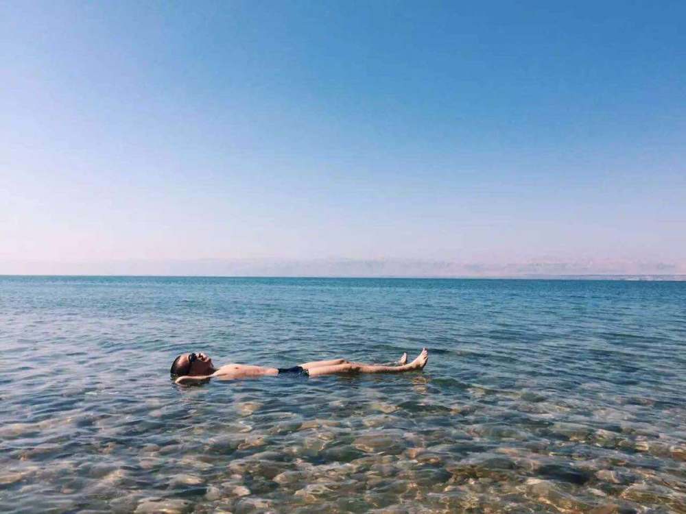 死海 让你体验漂浮在水面上的梦想 看点快报