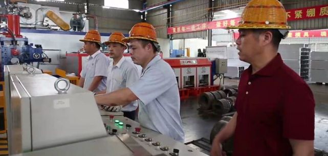 卓爾盛鋁業(yè)曹總視察車間