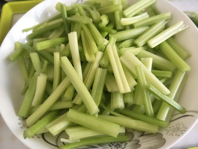 640