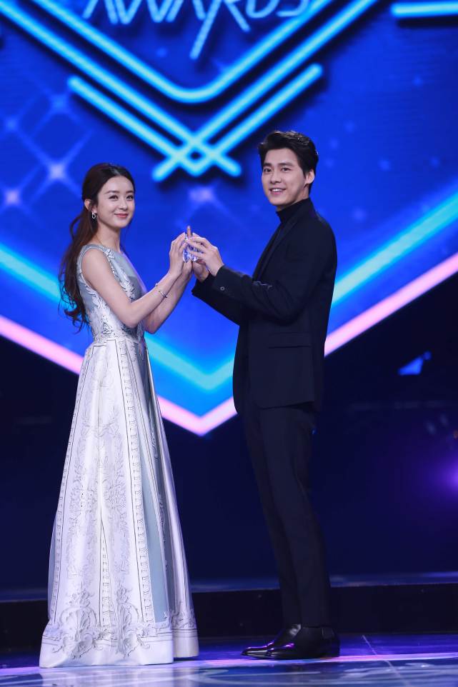 星光大赏圆满落幕 李易峰赵丽颖甜蜜发糖