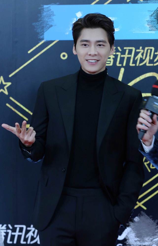 星光大赏圆满落幕 李易峰赵丽颖甜蜜发糖