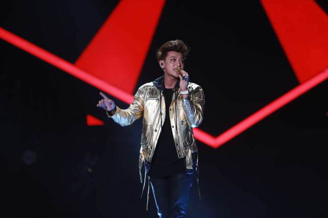 星光大赏圆满落幕 李易峰赵丽颖甜蜜发糖