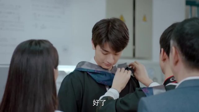 《致我们暖暖的小时光》师姐想帮顾未易整理衣服,却被司徒末撞见