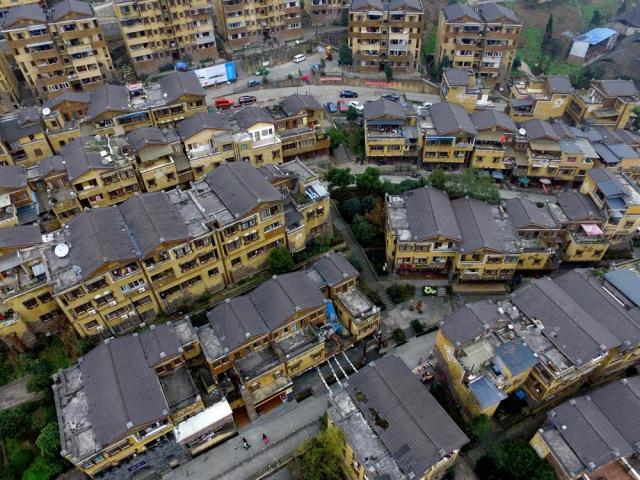 汶川震中立起密密麻麻的小洋房 如雨后春笋(组图)