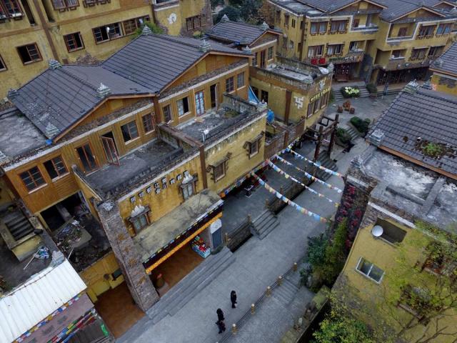 汶川震中立起密密麻麻的小洋房 如雨后春笋(组图)