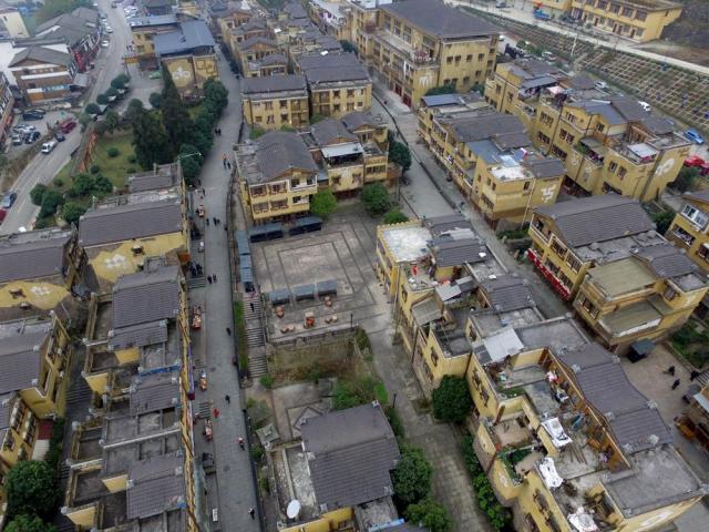 汶川震中立起密密麻麻的小洋房 如雨后春笋(组图)