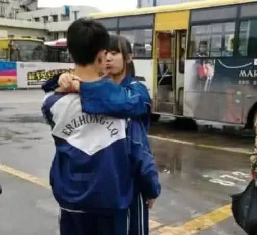 恋爱风一直很火,初中生VS高中生,看到大学生的各与高中不同学科初中图片
