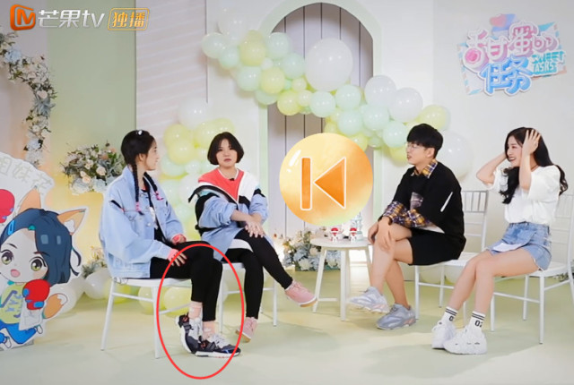 杨幂的腿有多细?她的"麻花"坐姿太抢镜,粉丝:粗鲁人学不来!