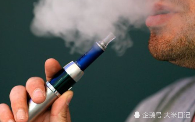 电子烟和香烟谁的危害大,国外小伙实测,结果出人意料!