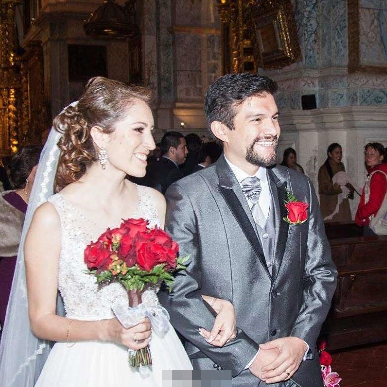 22年后，他和5岁就迷恋的同学结婚了 (高清组图)