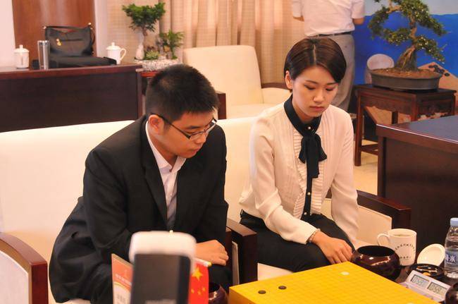 参赛的唯一一对中国组合芈昱廷於之莹不敌韩国组合申真谞崔精,无缘