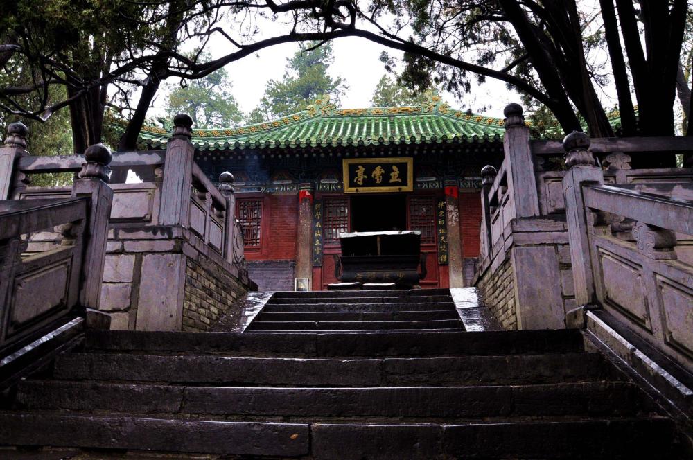 靠一部电影《少林寺》名扬天下的寺庙-嵩山少林寺