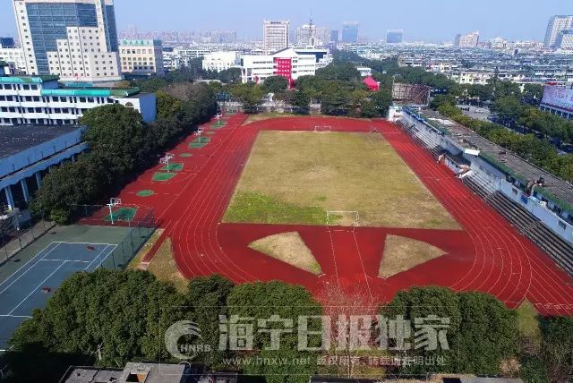 拍照留念地方 你好,新海宁市第一初级中学!