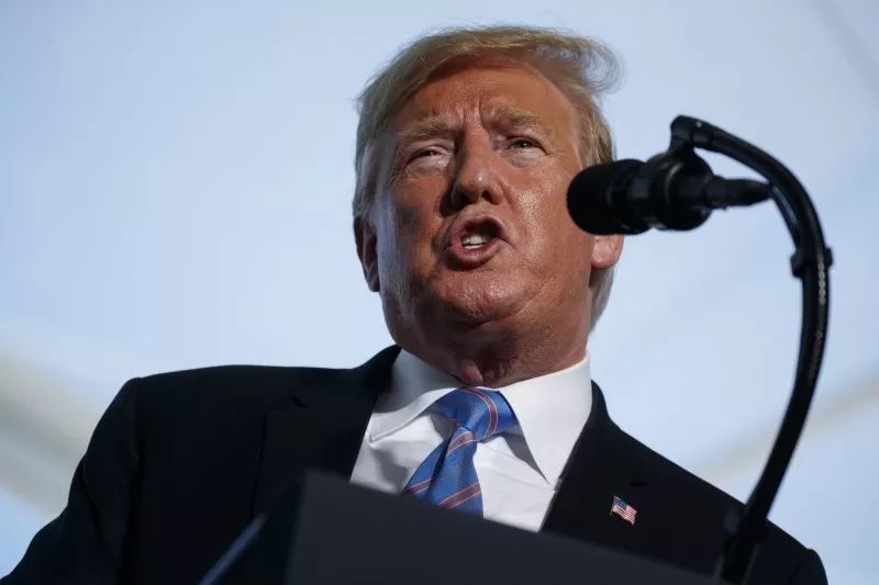 美国总统特朗普宣布进入紧急状态,可美国大兵却只顾玩游戏!
