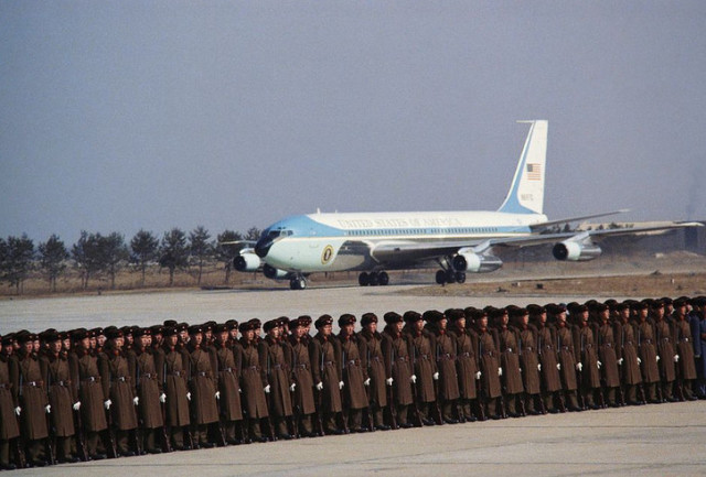尼克松访华时,这样评价中国仪仗队,杀气十足让人倍感压力