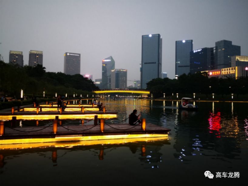 佛山千灯湖公园夜景