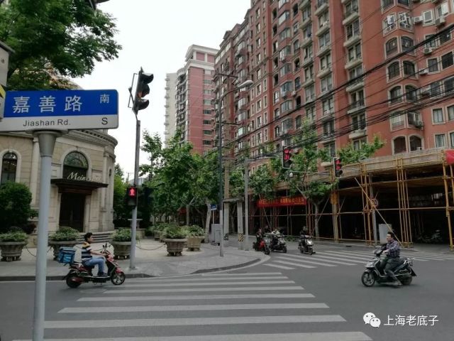 嘉善路,襄阳南路,太原路,岳阳路,乌鲁木齐南路,安亭路,高安路,吴兴路