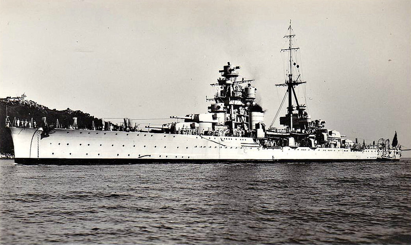 意大利海军扎拉级重巡洋舰,该级舰走的是重防御路线,其舷侧装甲厚度