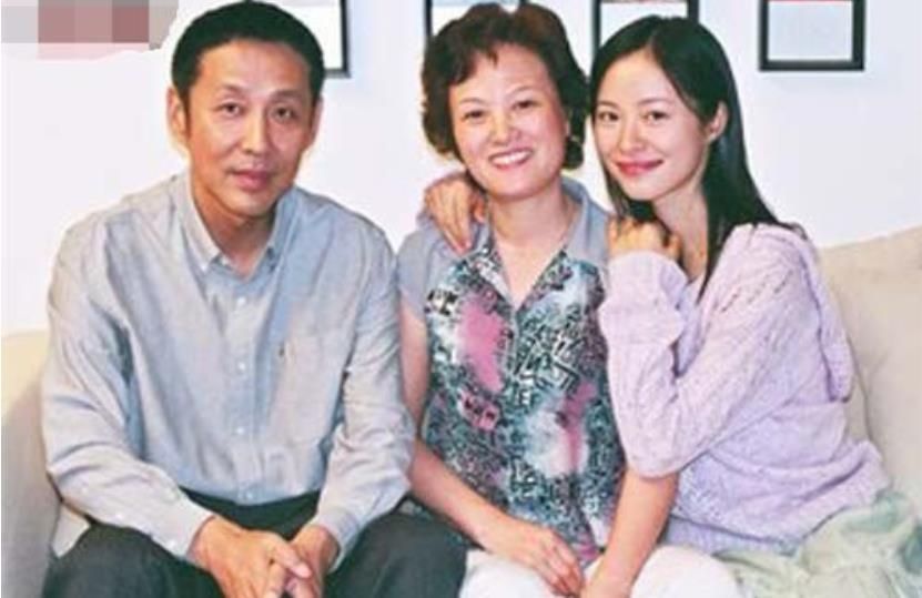 64岁陈道明近照,隐瞒了41年的老婆,原来是我们熟悉的她