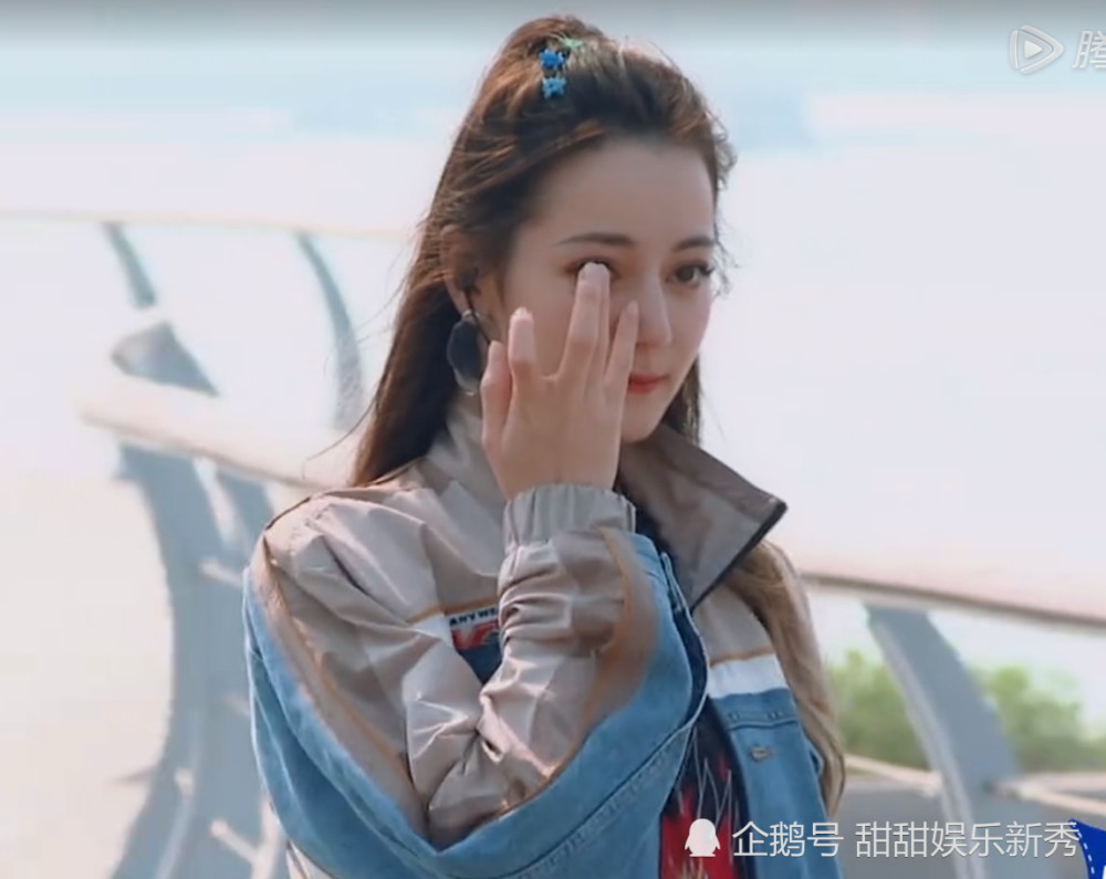迪丽热巴情绪失控落泪,有谁注意她的救场动作?瞬间成为焦点!