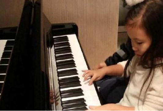 丫头王童语钢琴简谱_求大神来一首王童语丫头的吉他谱(2)