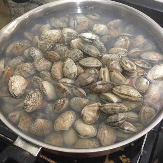 花甲吐沙总不干净?大厨教你3招,保证干净无沙