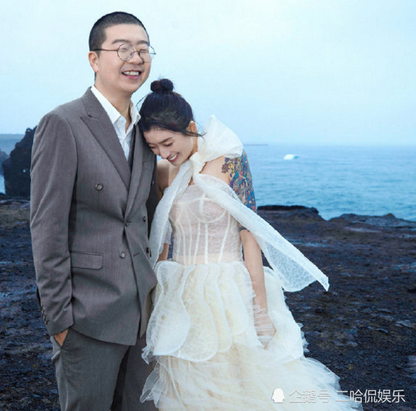 520,黑尾酱李诞晒婚纱照,靠在他肩头那一刻,网友:酸成柠檬