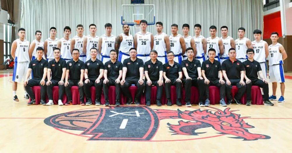 前中国男篮主帅,现任中国篮协副主席宫鲁鸣担任安徽文一篮球俱乐部