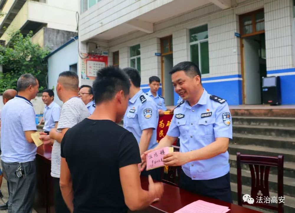 今年3月份,该所民警在工作中发现,犯罪嫌疑人徐某谎称自己是某驾校的