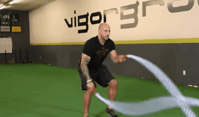 南广周报│跟着袁静做运动:风靡全城的战斗绳训练