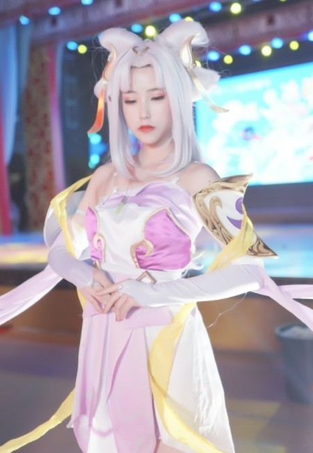 王者荣耀嫦娥广寒仙子cosplay,"真"仙女,网友:心动了