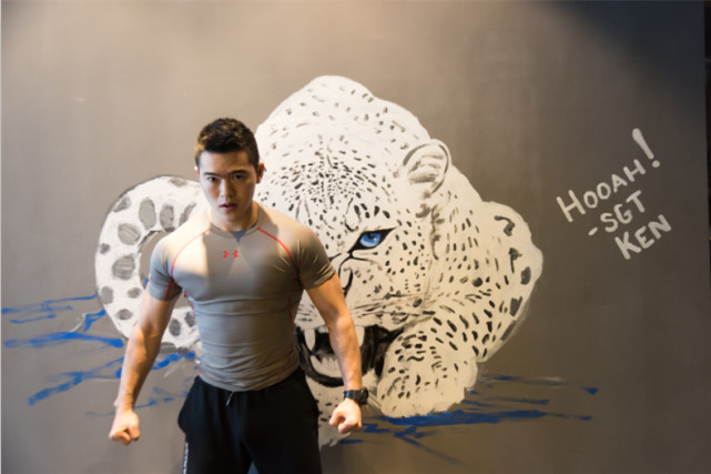 撩妹被摔颤抖献唱 直播达人健身集训营有颜有