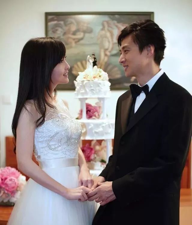 周慧敏为公婆庆祝钻石婚，60年的相处之道影响了她与倪震的婚姻（组图） - 1