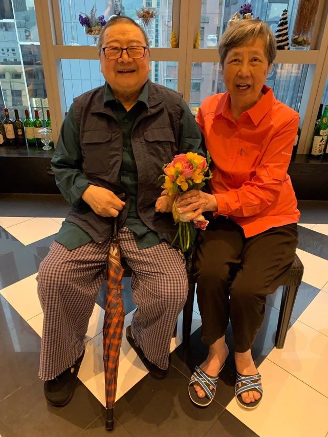周慧敏为公婆庆祝钻石婚，60年的相处之道影响了她与倪震的婚姻（组图） - 2