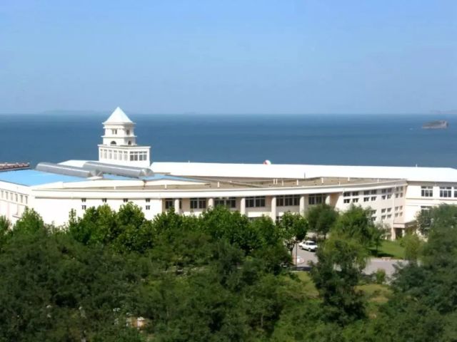 学校有黄海校区,渤海校区和瓦房店校区3个校区,分别位于辽宁省大连