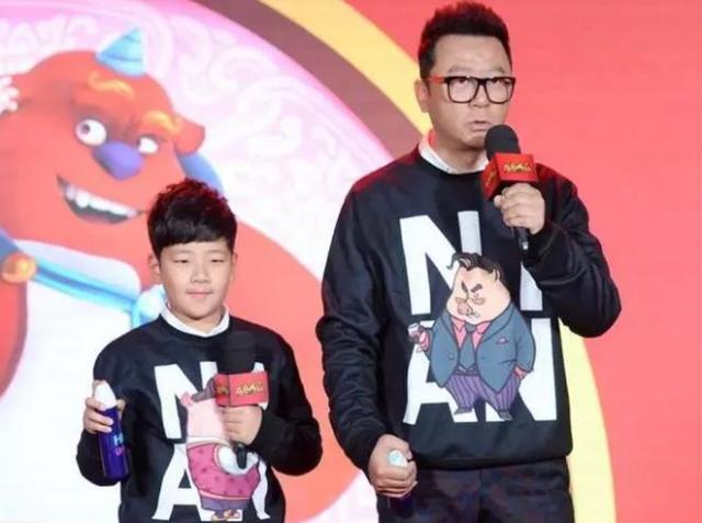 石头近照曝光,和小时候变化太大,如今帅气逼人