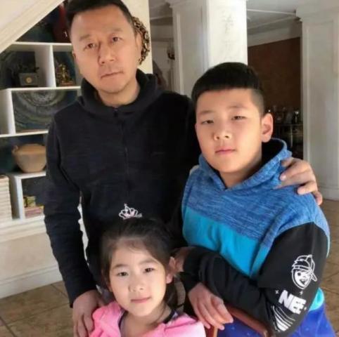 石头近照曝光,和小时候变化太大,如今帅气逼人