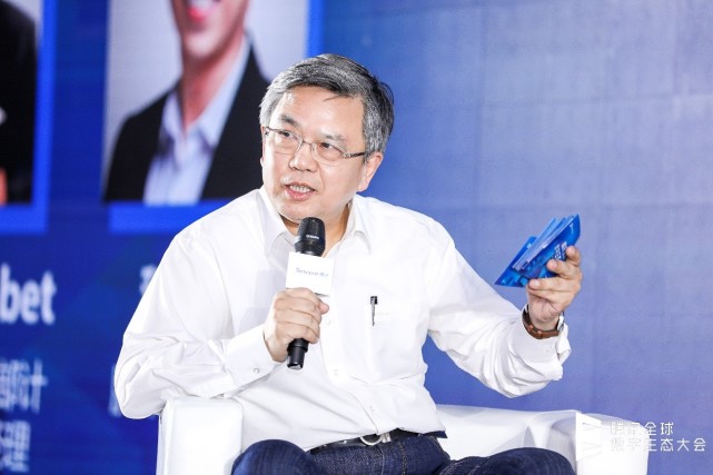 龚克出席腾讯数字生态大会AI论坛，呼吁共同努力完善AI生态