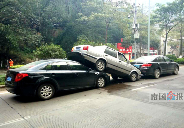 柳州隧道三车连环撞 后车刹不及追尾叠罗汉