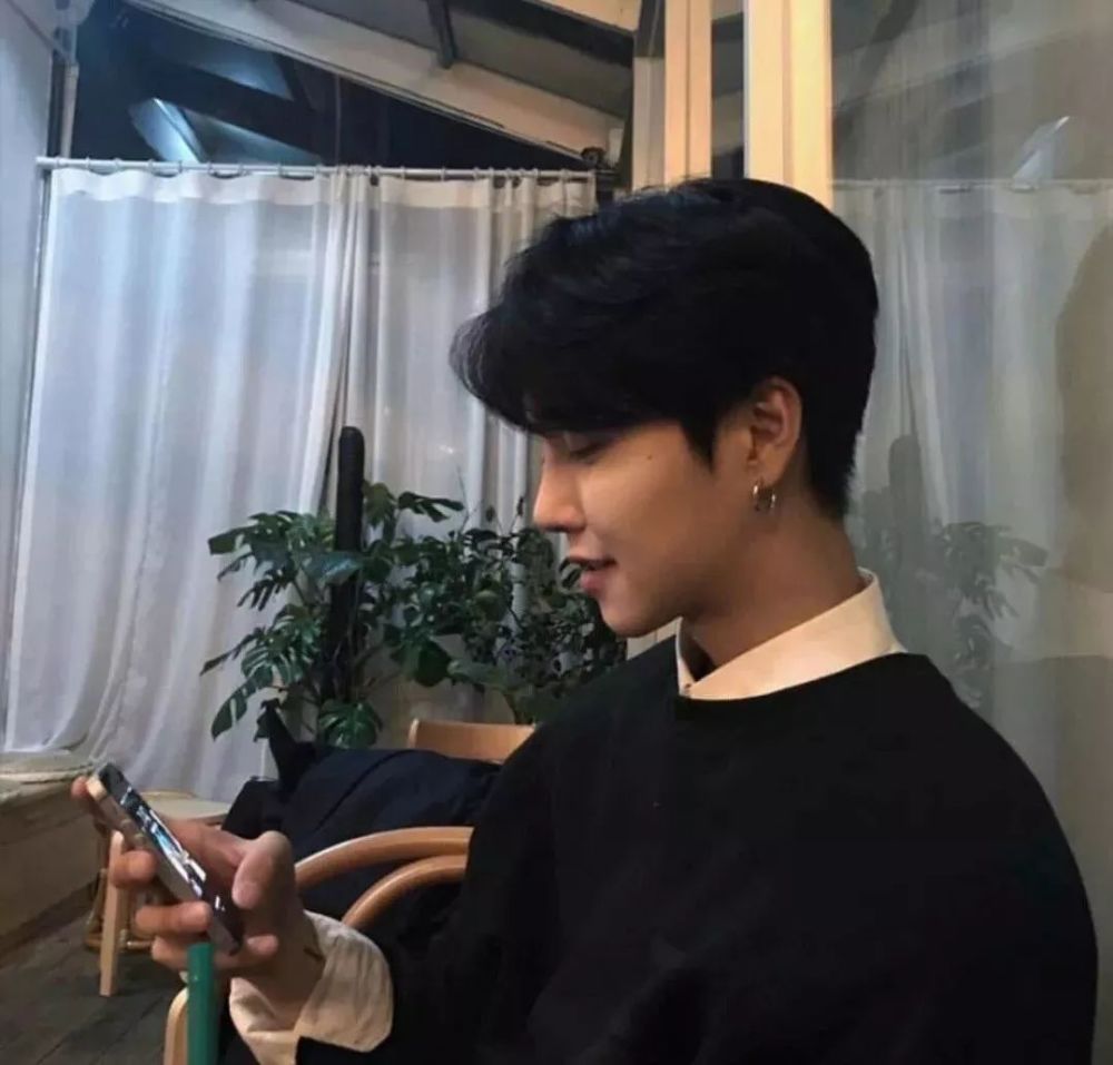 男生头像套图|独自撑伞的日子,也要顺顺利利