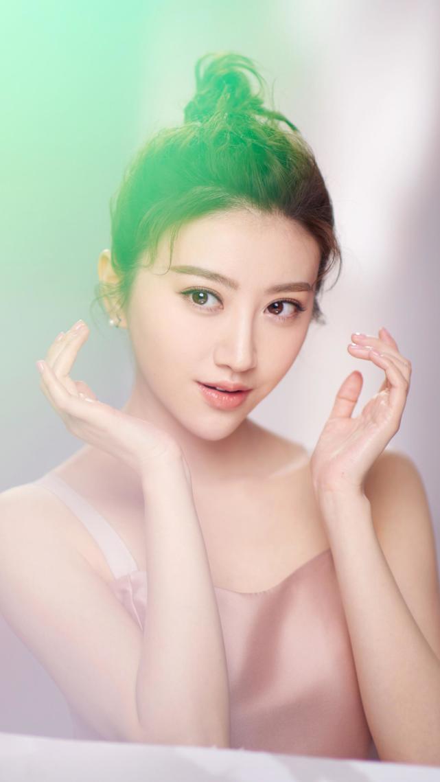 范丞丞高清壁纸:不一样的福西西,一样的帅气十足!