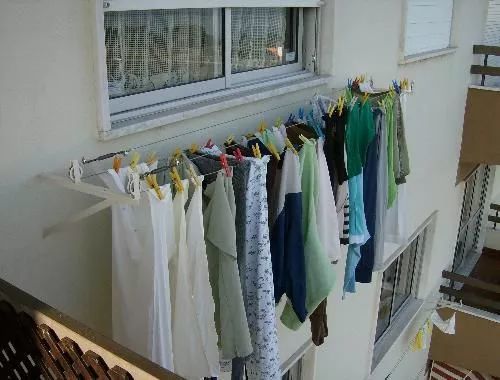 为什么晚上不能在阳台上晾衣服?